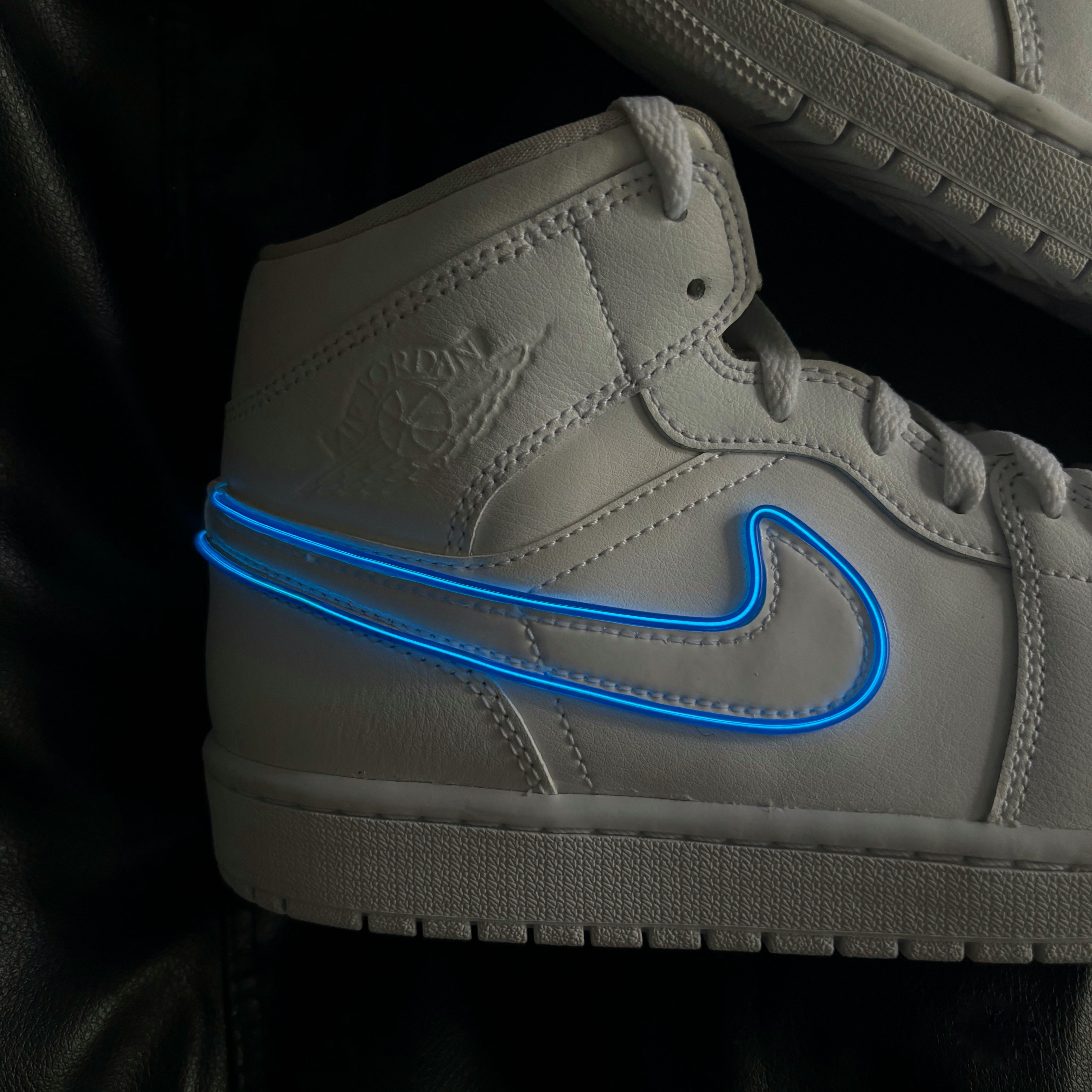 Nike Air Jordan’s 1 Mids x Light Swoosh (blue)